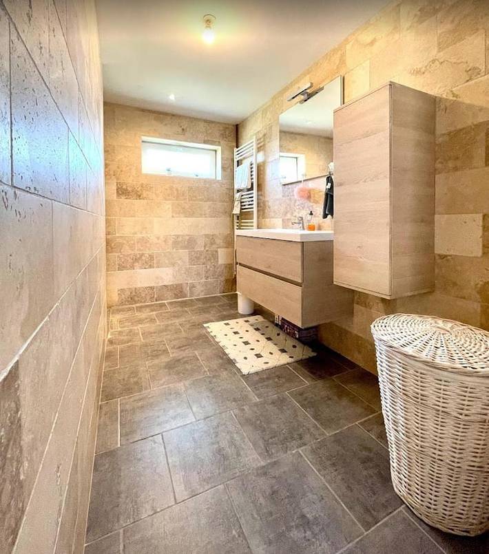 Location de vacances pour 7 personnes, avec piscine ainsi que jardin et terrasse, adapté aux familles à Neuville-sur-Sarthe - 4