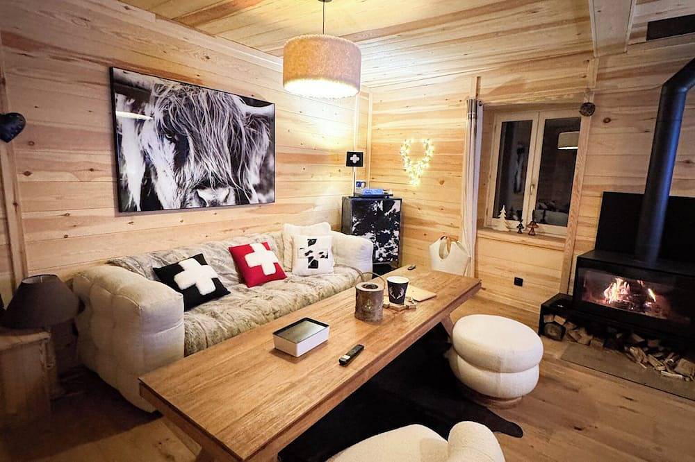 Exceptional village house in Formiguères - Charm, comfort and panoramic views in Formiguères, Parc naturel régional des Pyrénées catalanes