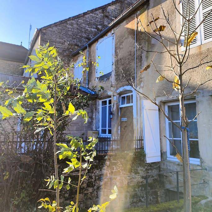 Gîte pour 2 personnes, avec terrasse dans Bussières-lès-Belmont