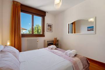 Vacation Rental for 5 Guests in Venice, Laguna di Venezia, Picture 2