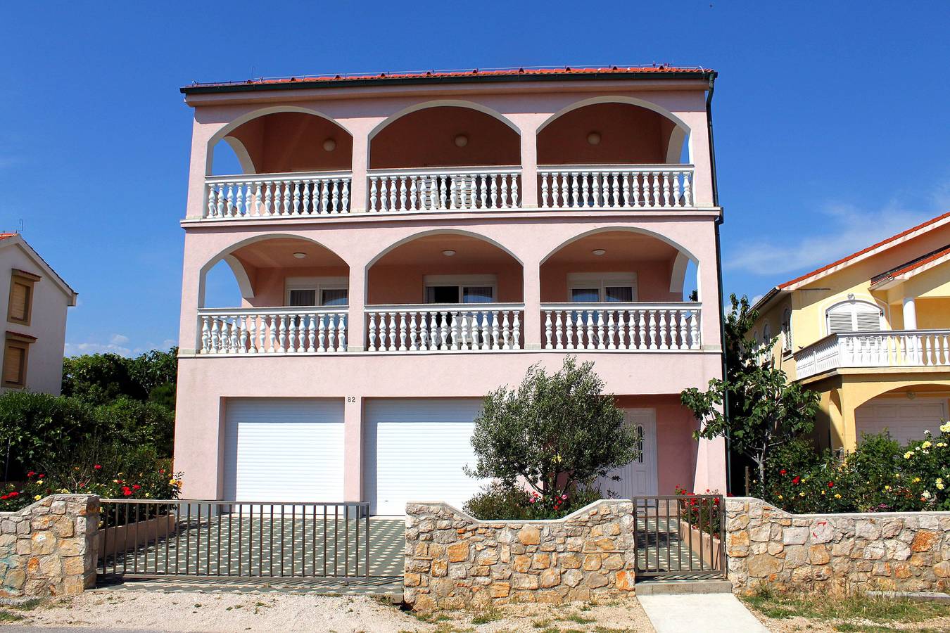 Ganze Wohnung, 2-Zimmer-Ferienwohnung mit Terrasse und Meerblick Povljana, Pag A-6296-b in Povljana, Pag