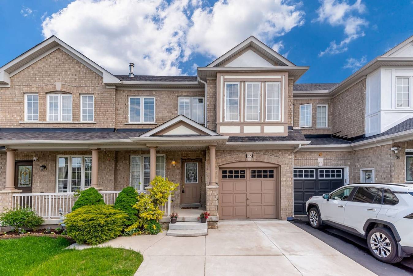 Brampton Retreat: Quiet 2Br Residential Area in Brampton, Lake Ontario (Canada)