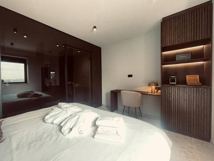 Hôtel pour 14 personnes, avec jacuzzi et sauna ainsi que piscine et jardin à Ohey - 4