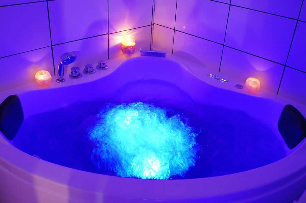 Entire apartment, The apartment & golden 🟠 studio 1⭐. Balneotherapy and couple ♥️🫂🛀 in L'Arbresle, Lyon region