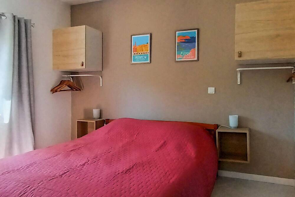 Cozy home in Besse sur Issole with swimming pool in Besse-sur-Issole, Brignoles region