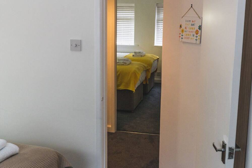 Entire apartment, A Town House in the hub of Marple Bridge in Stockport, Greater Manchester