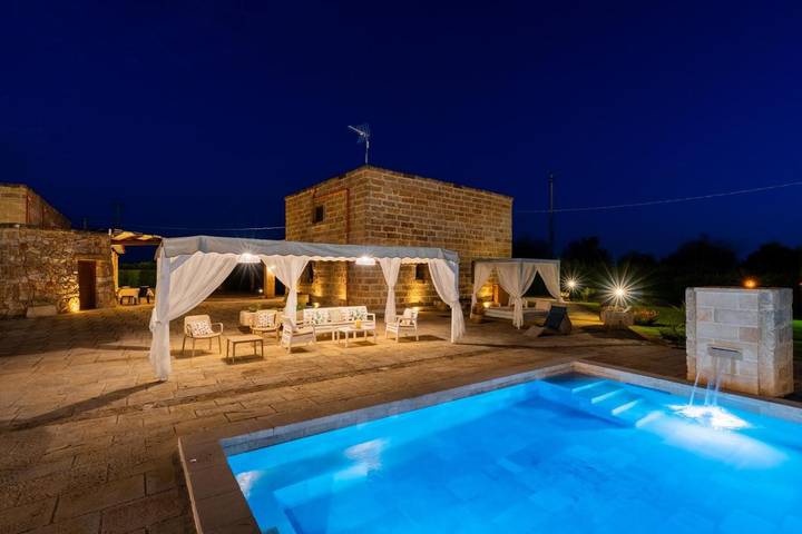 Ferienwohnung für 5 Personen, mit Whirlpool und Terrasse sowie Garten und Pool