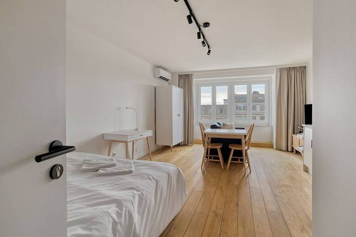 Ganze Wohnung, Modernes, lichtdurchflutetes Studio im Zentrum von Leuven. in Löwen, Flämisch-Brabant