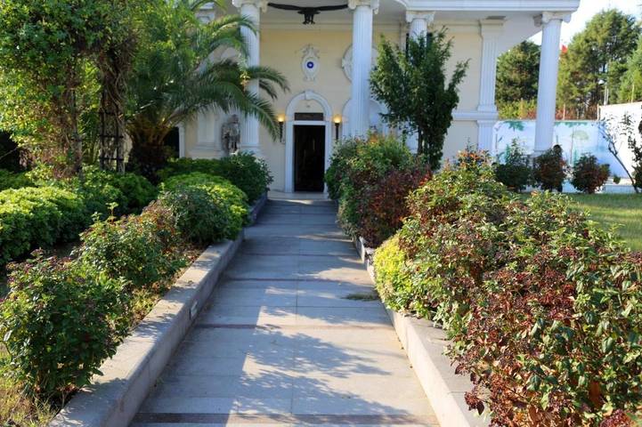 Villa für 9 Personen, mit Balkon und Whirlpool sowie Terrasse und Garten in der Türkei - 3