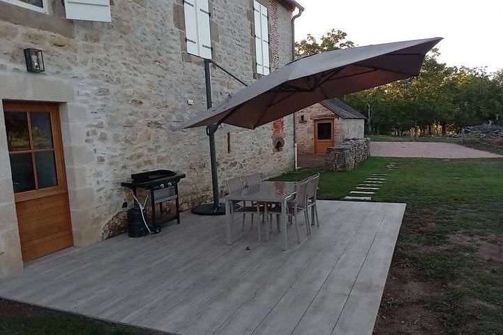 Gîte pour 4 personnes, avec jardin et terrasse, animaux acceptés à Liourdres