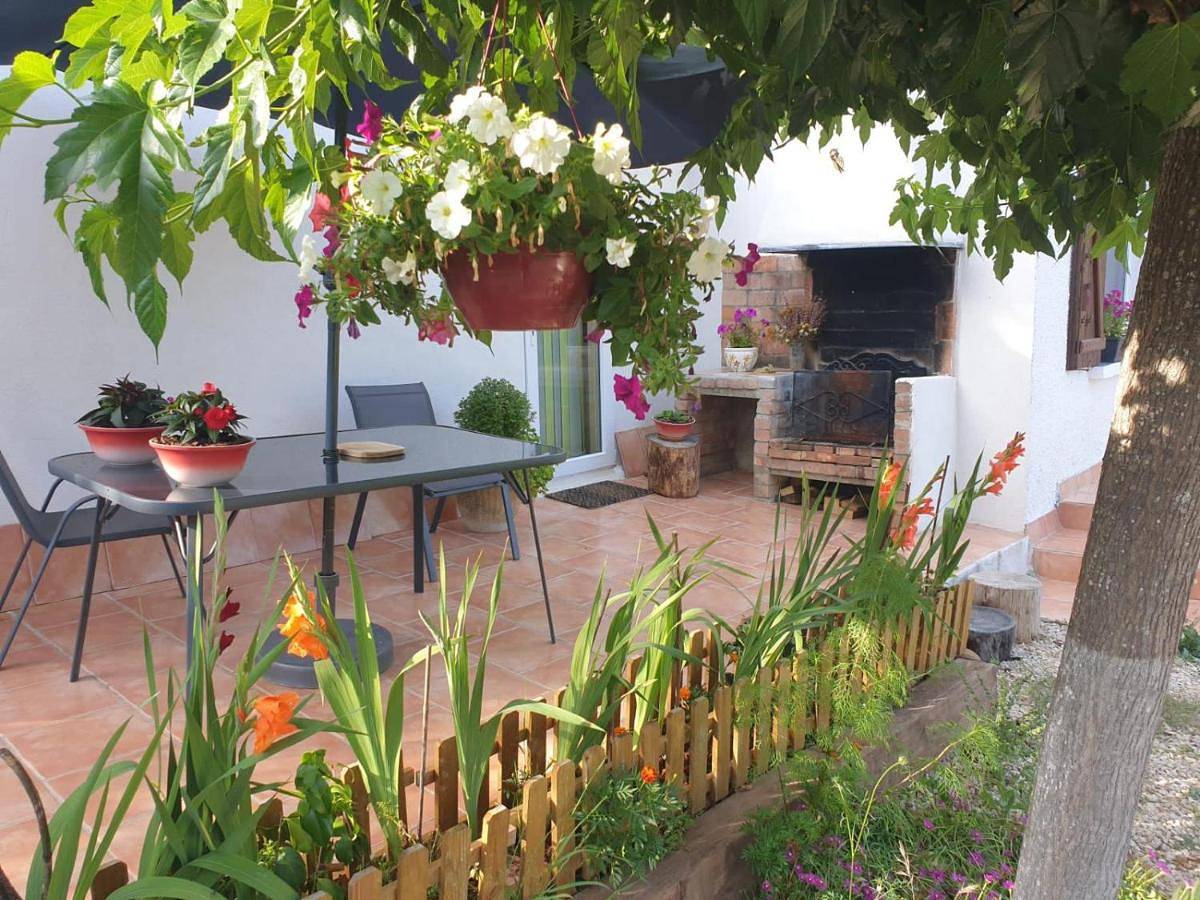 Double Room with Terrace in Saint-Martin-de-Brômes, Alpes-de-Haute-Provence