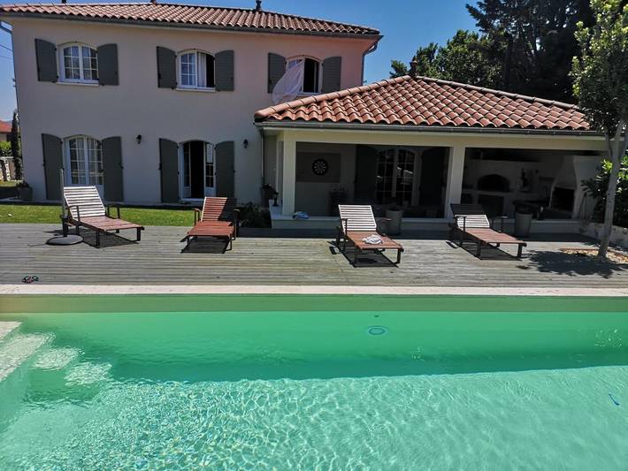 Villa pour 6 personnes, avec piscine ainsi que jardin et terrasse
