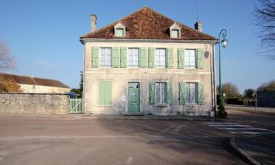 Gîte pour 4 personnes, avec jardin à Sainpuits