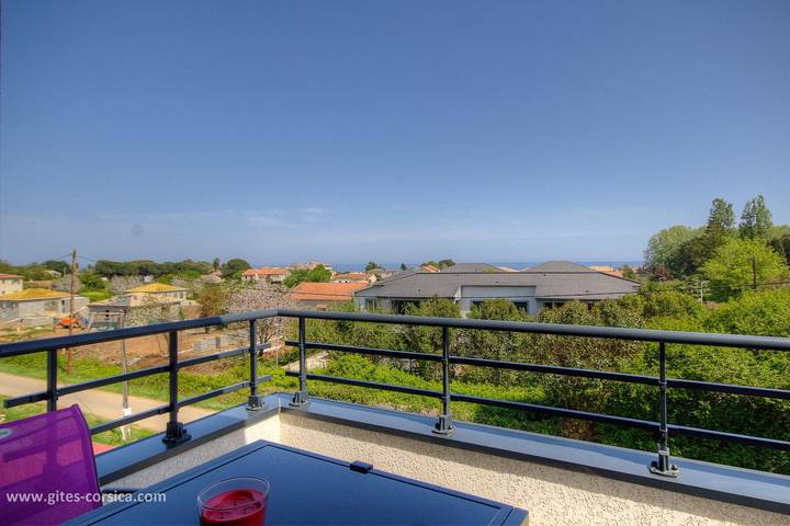 Gîte pour 2 personnes, avec Terrasse et Vue à Santa-Lucia-di-Moriani - 2