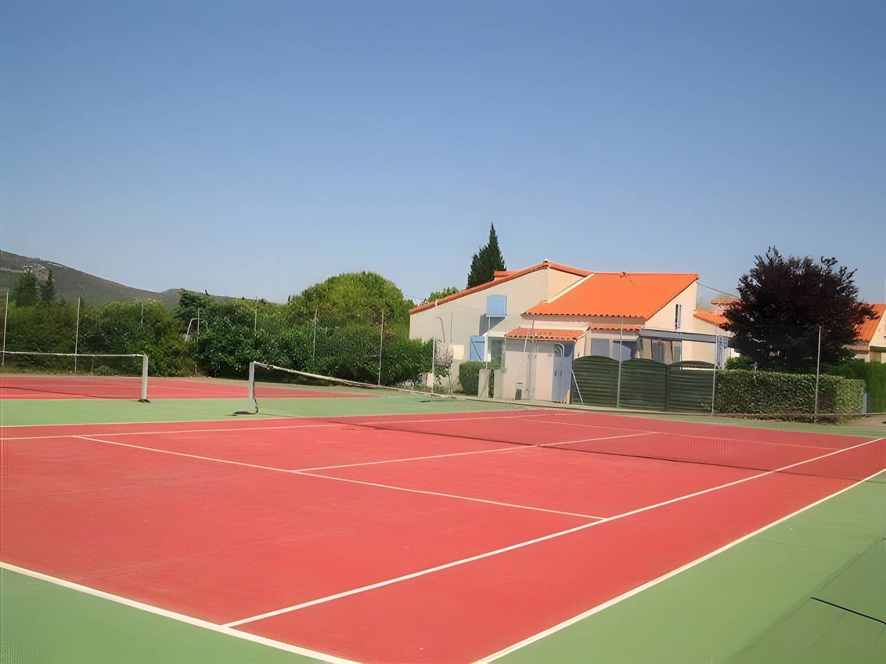 Le patio du soleil : swimming pool,tennis, a/c in Vic-la-Gardiole, Côte méditerranéenne (France)