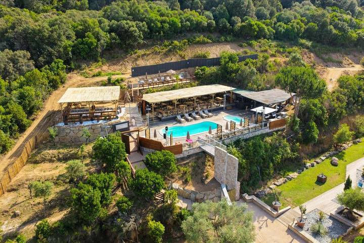 Location de vacances pour 2 personnes, avec bassin pour enfant et jardin ainsi que piscine et vue dans Plage d'Argent - 4