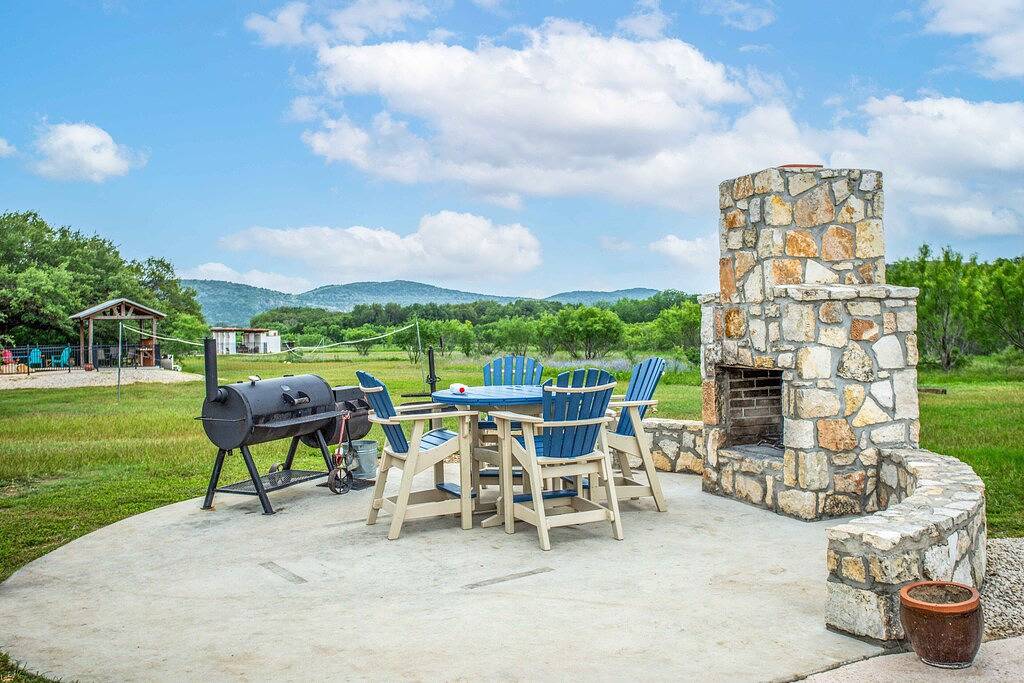 Sterling's Lodge @Frioriverresorts in Uvalde County