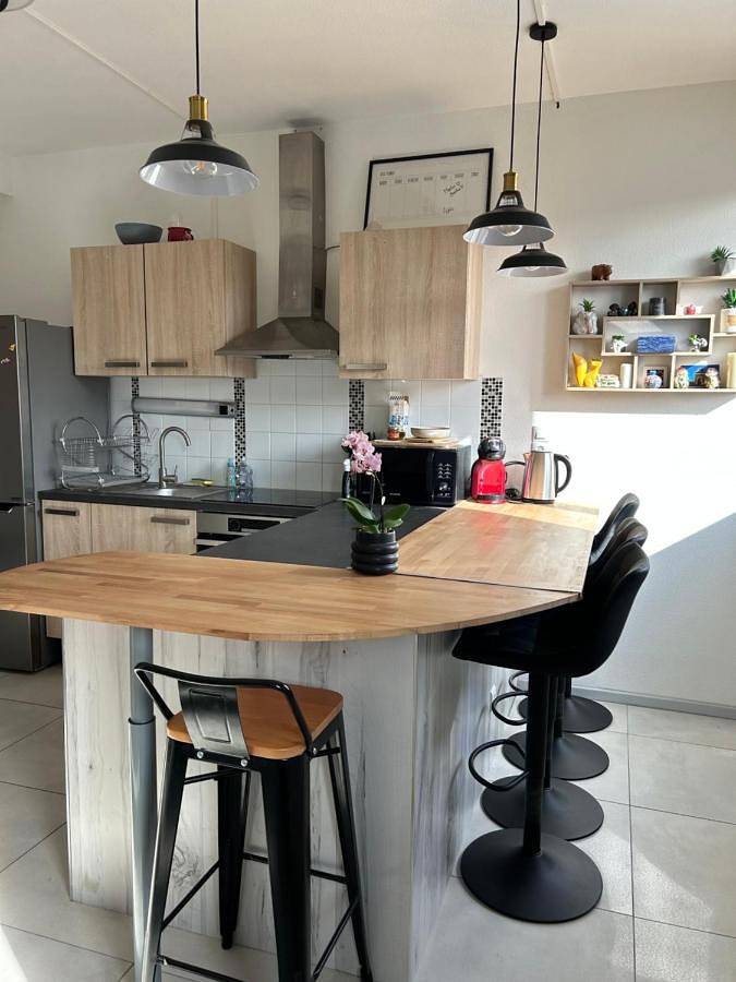 Appartement entier, Two-Bedroom Apartment with Balcony in Montbéliard, Doubs