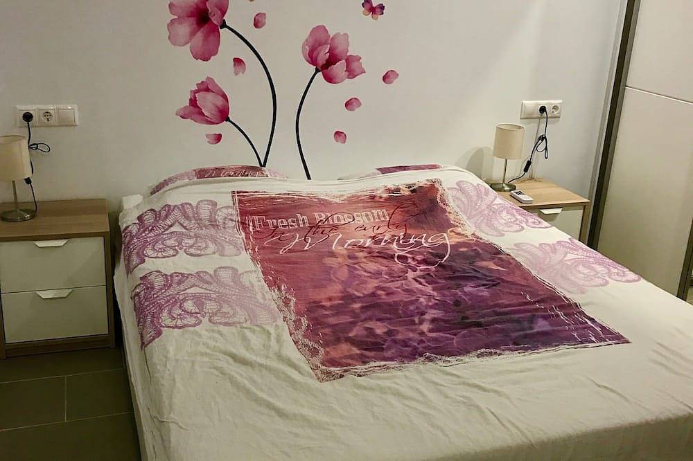 Belle villa individuelle entièrement rénovée avec piscine privée in El Chaparral, Torrevieja