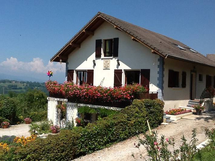 Gîte pour 2 personnes, avec Terrasse et Jardin à Montcel