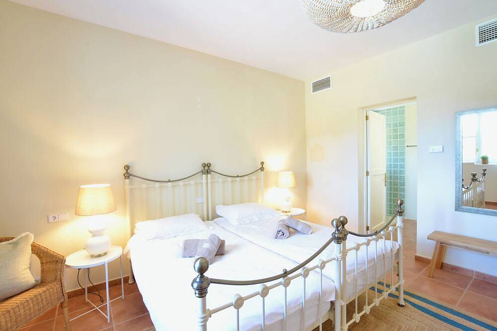 Finca Los Almendros near Santanyi with private pool, wifi and air conditioning in Santanyí, South Majorca