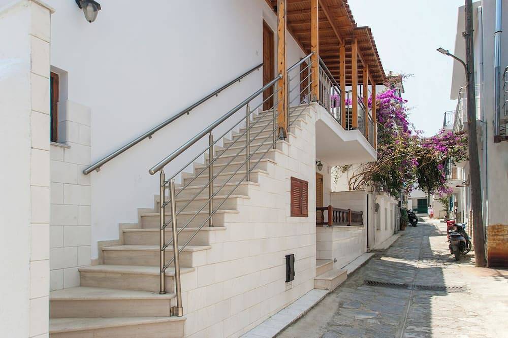 Entire apartment, Penelope Downtown – Cozy Stay in the Heart of Skiathos in Sporades
