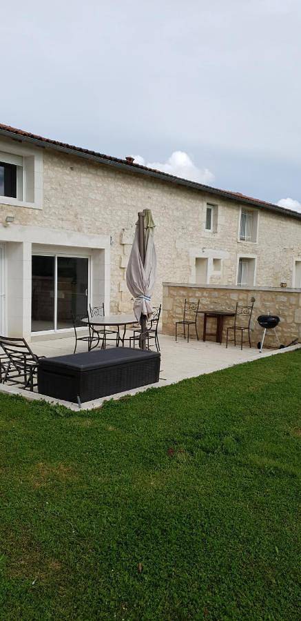 Location de vacances pour 6 personnes, avec terrasse et vue à Pons - 3