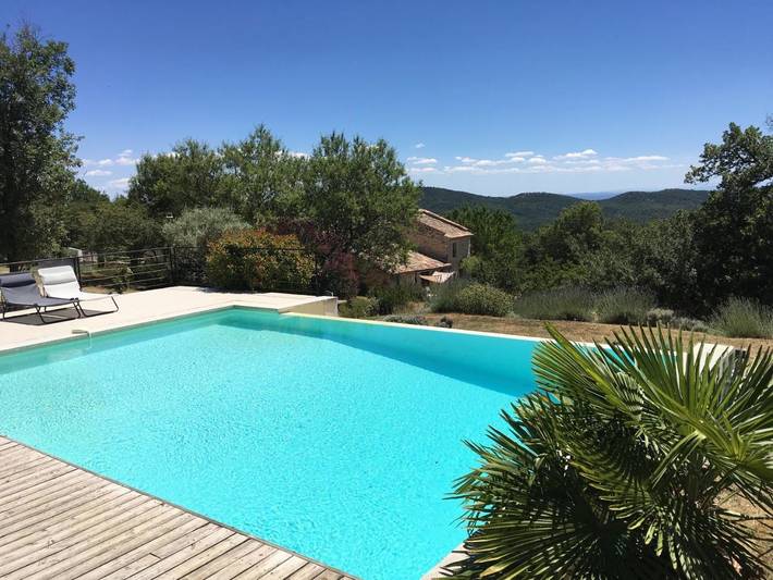 Gîte pour 2 personnes, avec jardin ainsi que piscine et vue, animaux acceptés à Cruis