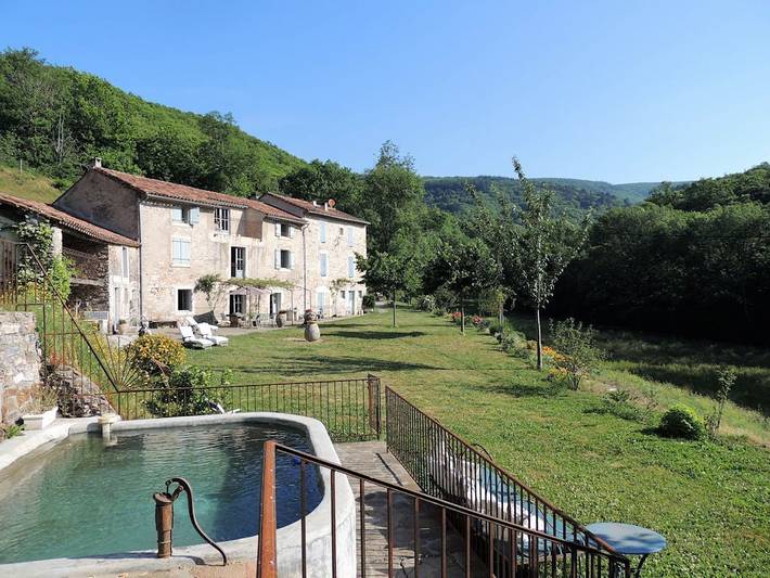 Chambre d’hôte pour 2 personnes, avec piscine et jardin à Courniou
