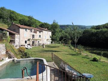 Chambre d’hôte pour 3 personnes, avec piscine et jardin à Courniou