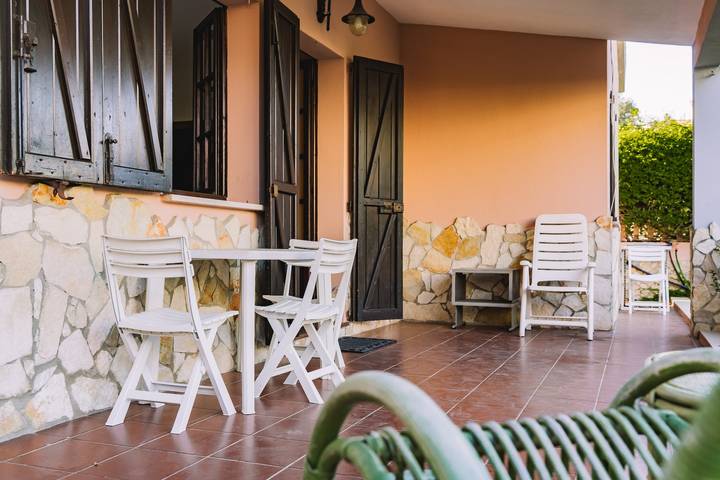 Casa Vacanze 'Villa Carola' con vista sulle montagne, Wi-Fi e aria condizionata in Foxi, Quartu Sant'Elena