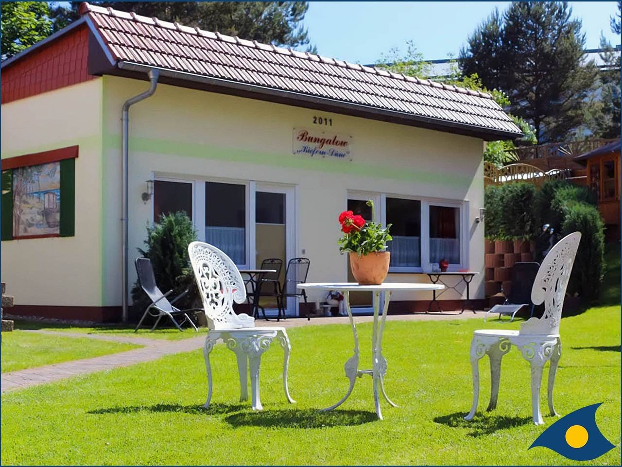 Ganze Ferienwohnung, Haus Kiefernduene Bungalow links - + Bungalow links in Drei Kaiserbäder, Heringsdorf