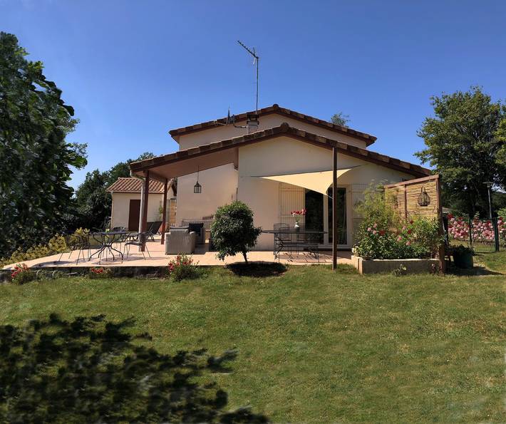 Gîte pour 8 personnes, avec Piscine à Écuras