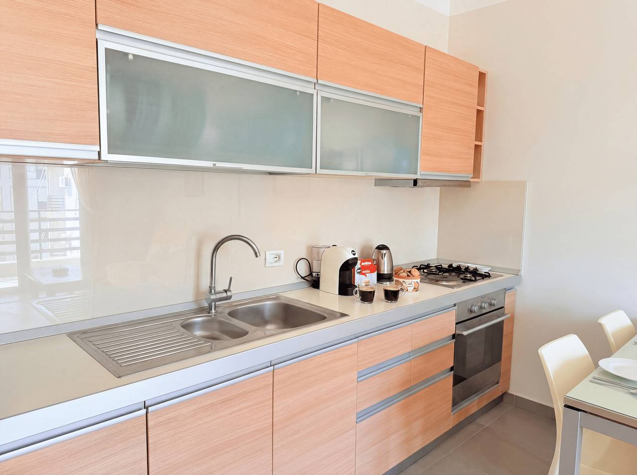 Apartamento entero, Apartamento de vacaciones para 4 personas con balcón in Golem, Albania
