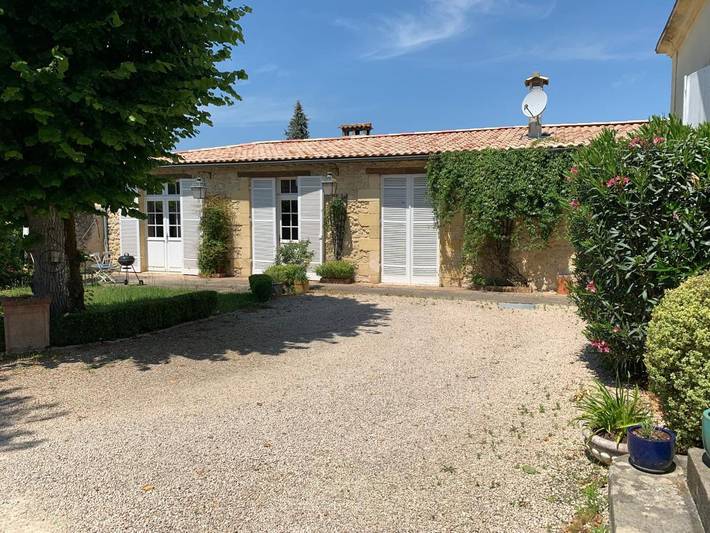 Maison d’hôte pour 4 personnes, avec vue ainsi que piscine et jardin, animaux acceptés à Portets