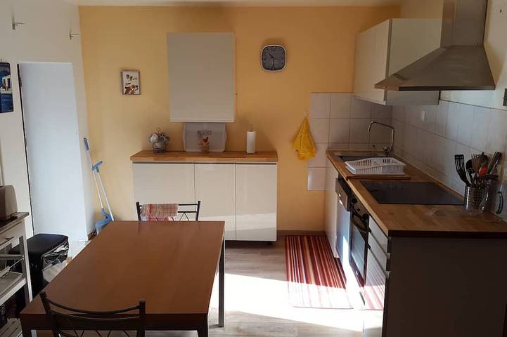 Gîte pour 13 personnes, avec jardin à Rochefort-Montagne - 2