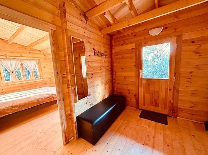Gîte pour 4 personnes, avec terrasse ainsi que jardin et jacuzzi à Bessan - 3