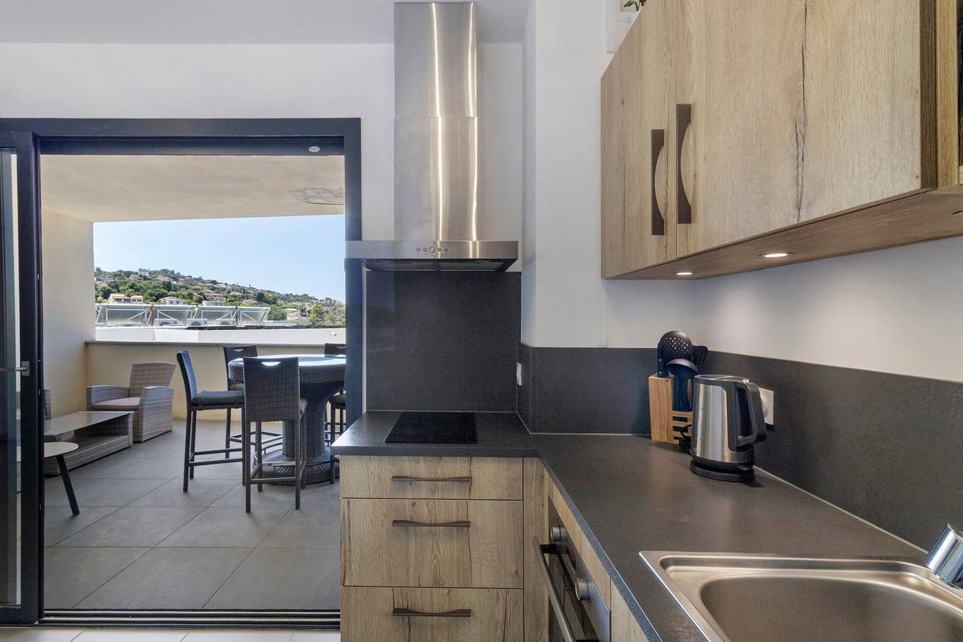 Appartamento intero, Appartamento 'Chez Valérie' con Vista Mare, Balcone e Aria Condizionata in Grosseto-Prugna, Ajaccio e dintorni