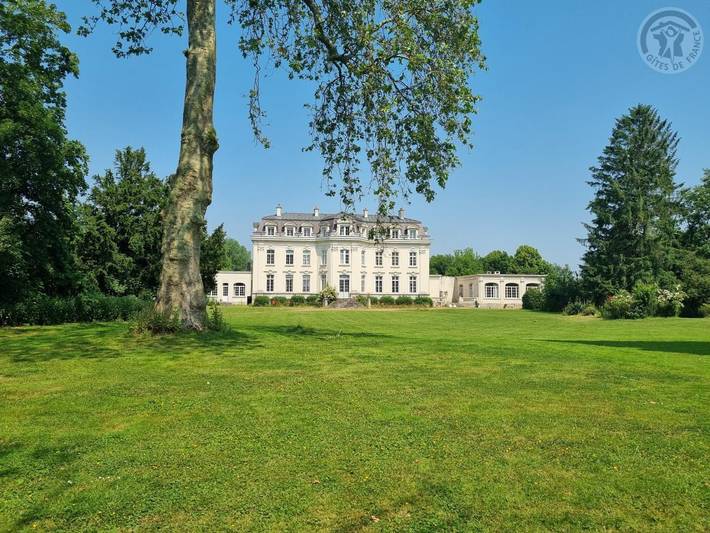 Gîte pour 14 personnes, avec Terrasse et Jardin dans Waziers