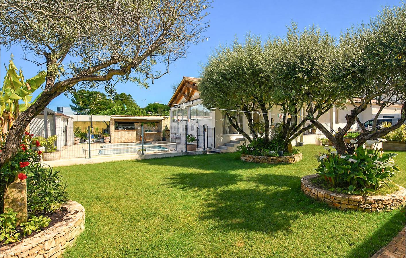 Charmante 2-Zimmer-Wohnung mit Pool, Garten und WLAN in der Nähe von Marguerittes in Marguerittes, Nimes und Umgebung
