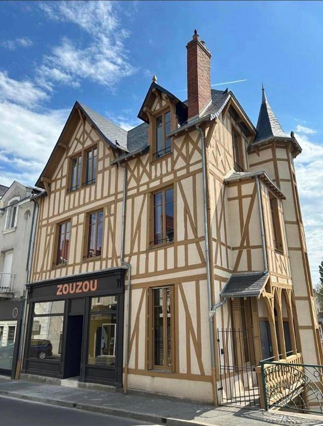 Logis Hotel La Maison à Pan De Bois in Vierzon, Région de Vierzon