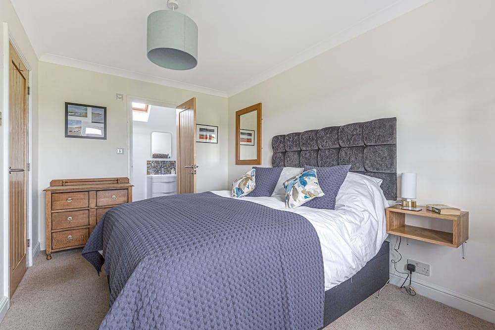 Mandalay - sleeps 8 guests  in 4 bedrooms in Old Hunstanton, Norfolk Coast