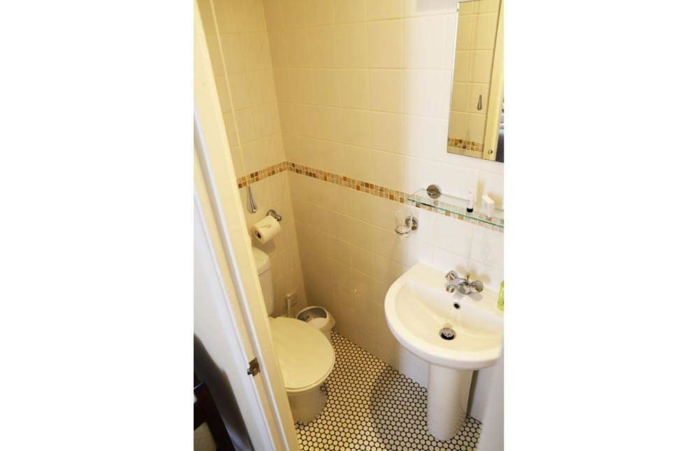 #12 Small Twin Room in Teignmouth, Devon