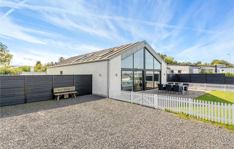 Ferienhaus für 8 Personen mit Pool in Strøby, Stevns und Umgebung