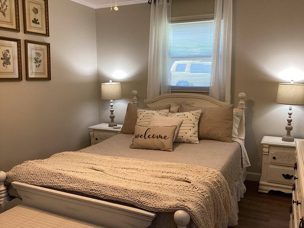 Cute Cherry St. Cottage in Caldwell County