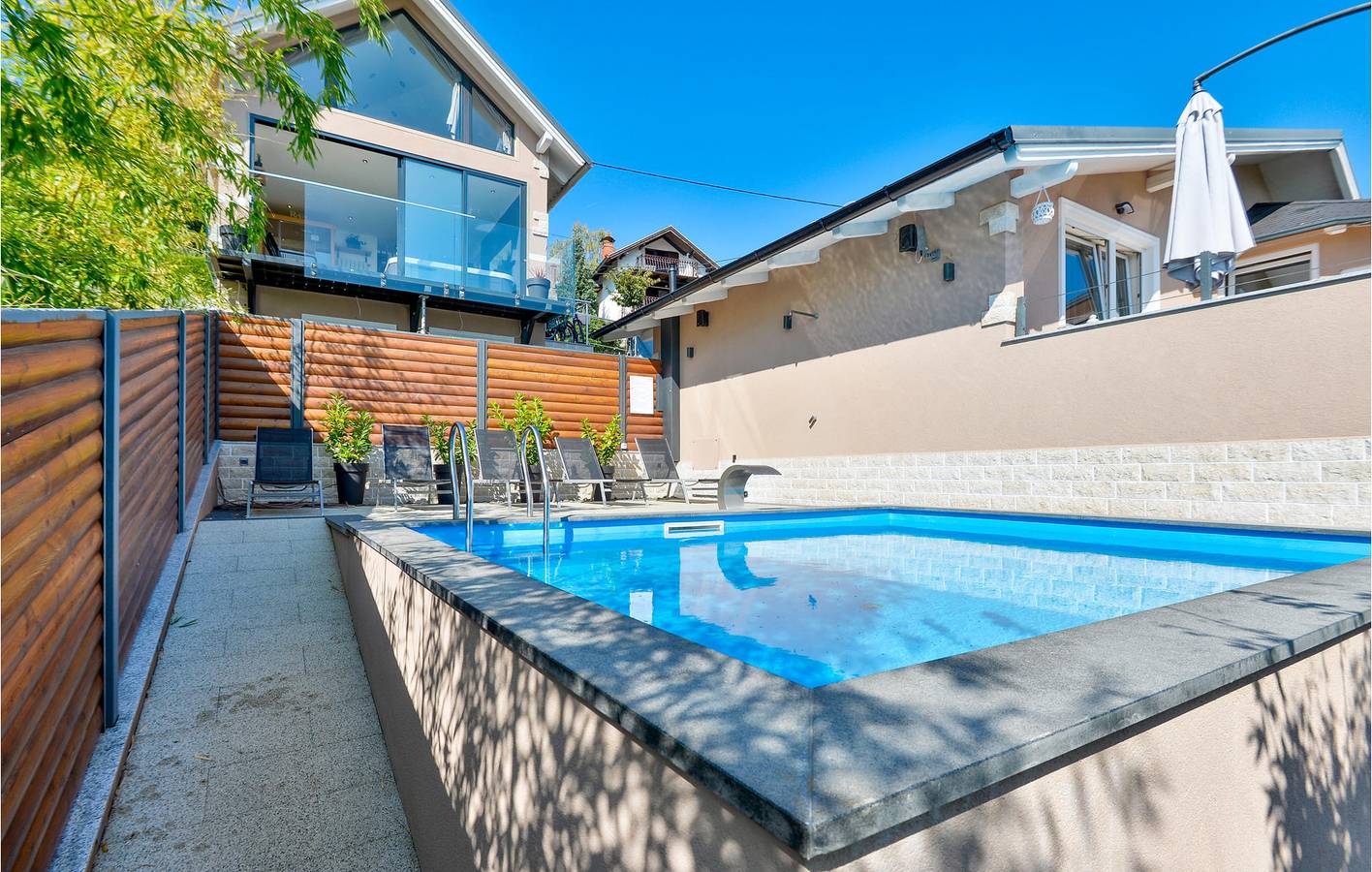 Charmante 1-Zimmer-Wohnung mit Pool, WLAN, Parkplatz und Küche – der ideale Rückzugsort! in Varazdin