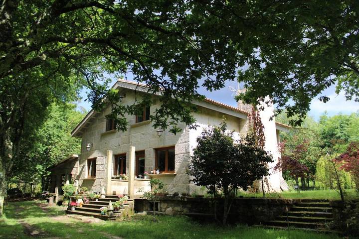 Casa rural para 10 personas, con Balcón y Terraza además de Jardín y Piscina en Tomiño