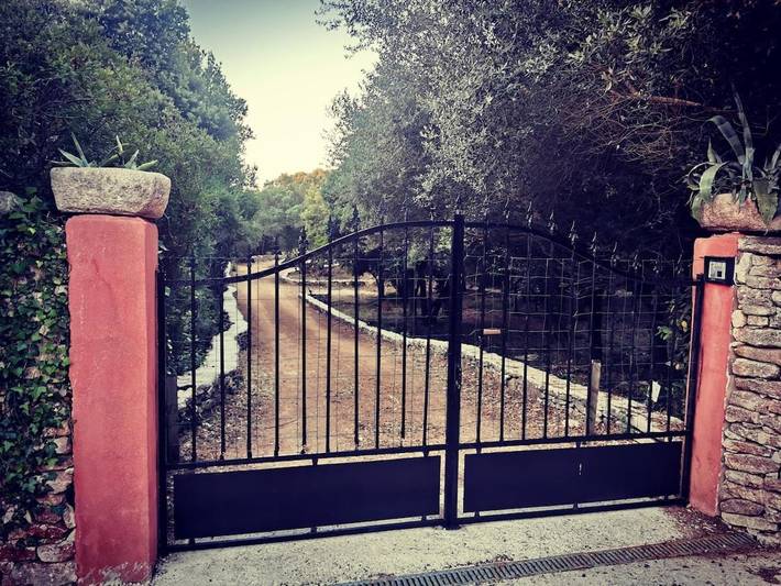 Location de vacances pour 6 personnes, avec vue ainsi que jardin et piscine dans Plage de Canetto - 3