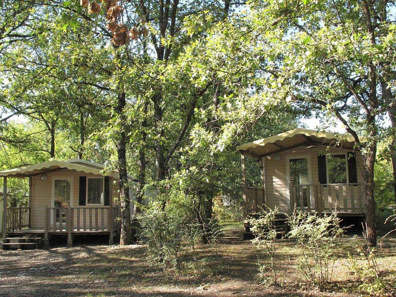 Cozy mobile home with terrace for 2 people in Neffes, Gap region