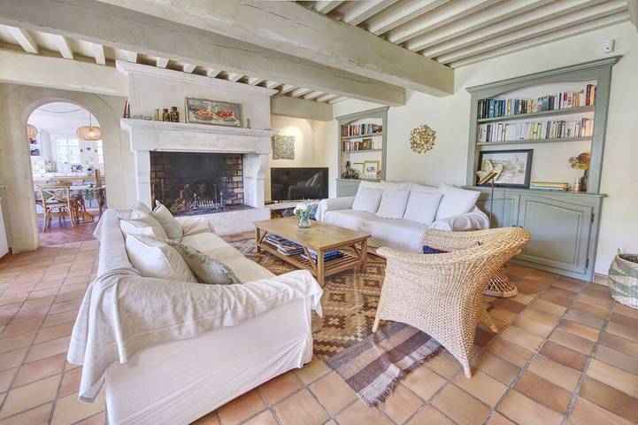 Gîte pour 8 personnes, avec jardin à Paradou - 4